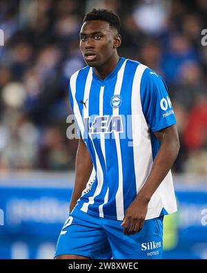 Samu Omorodion von Deportivo Alaves sieht beim LaLiga EA Sports Spiel zwischen Deportivo Alaves und Real Madrid CF im Mendizorrotza Stadion zu. Vi Stockfoto