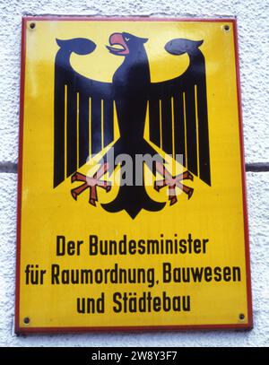 DEU, Deutschland: Die historischen Rutschen aus den 84-85 r Jahren, Bonn.10.7,84. Ministerium für Raumordnung, Bauwesen und Stadtentwicklung Stockfoto