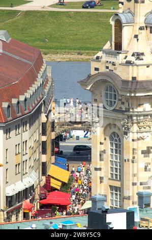 Blick auf die Dresdner Altstadt vom Rathausturm vorbei an der Marienkirche, durch die Münzgasse bis zur Elbe Stockfoto