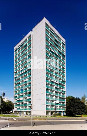 Punktturmblock in Fertigbau St. Petersburger Straße, renoviert, Bauzeit: 1969 - 71. Architekten: Gunnar Hartmann Stockfoto