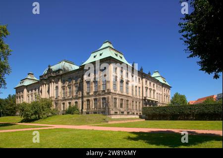 Japanisches Schloss, 1727-37 von (Matthaeus Daniel Poeppelmann (1662–1736): Baumeister) Matthaeus Poeppelmann errichtete mit ihm einen vierflügeligen Komplex Stockfoto