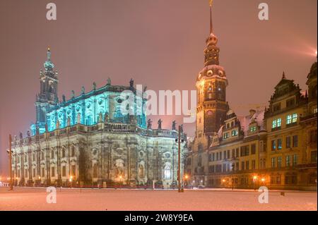 Blick vom Balkon der Semperoper auf den Theaterplatz. Links von Brühls Terrasse, Akademie der Schönen Künste, Hofkirche, Wohnhaus Stockfoto