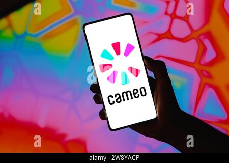Brasilien. Dezember 2023. In dieser Abbildung wird das Cameo-Logo auf einem Smartphone-Bildschirm angezeigt. (Foto von Rafael Henrique/SOPA Images/SIPA USA) *** ausschließlich für redaktionelle Nachrichten *** Credit: SIPA USA/Alamy Live News Stockfoto