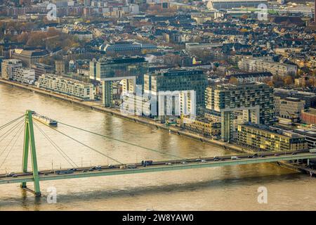 Luftaufnahme, Kranhäuser im Rheinauhafen Wohnviertel und Gewerbegebiet am Rhein und Severinsbrücke, Altstadt, Köln, Rheinland, Stockfoto