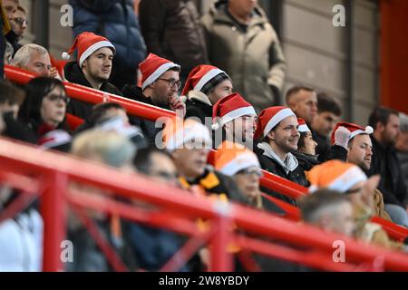 Hull City Fans beim Sky Bet Championship Match Bristol City vs Hull City at Ashton Gate, Bristol, Großbritannien, 22. Dezember 2023 (Foto: Ashley Crowden/News Images) Stockfoto