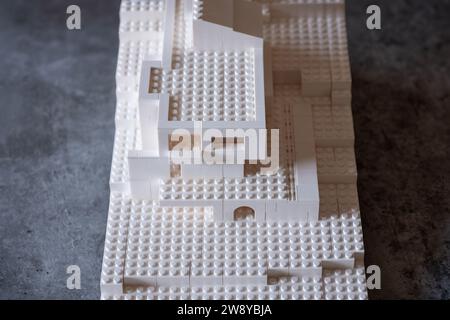 Das moderne Hausmodell aus Blöcken repräsentiert die moderne Hausstruktur als Architekturstudienprojekt Stockfoto