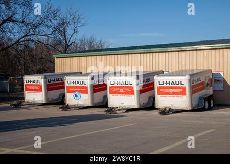 Lansing, Kansas. U-haul, ein amerikanischer Umzugswagen, Anhänger und Selbstlagerungsunternehmen Stockfoto