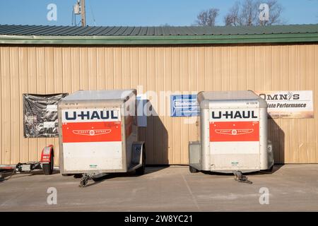 Lansing, Kansas. U-haul, ein amerikanischer Umzugswagen, Anhänger und Selbstlagerungsunternehmen Stockfoto