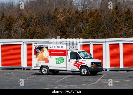 Lansing, Kansas. U-haul, ein amerikanischer Umzugswagen, Anhänger und Selbstlagerungsunternehmen Stockfoto