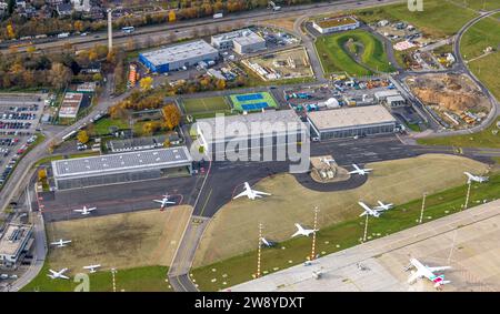Luftaufnahme, Flugzeuge auf dem Vorfeld Allgemeine Luftfahrt mit Baustelle, Flughafen Düsseldorf, umgeben von herbstlichen Laubbäumen, Lohausen, Düs Stockfoto