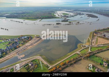 Luftaufnahme der Hochwassersituation an der neuen Emscher-Mündung in den Rhein, Hochwassermarke am 23.11. Ist etwa 30 cm niedriger als am Dienstag. Eppi Stockfoto