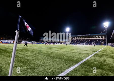 Kirkcaldy, Schottland. 22. Dezember 2023. Stark’s Park ist Gastgeber des heutigen Spiels unter den Flutlichtern Raith Rovers vs Ayr United - Cinch Championship Credit: Raymond Davies / Alamy Live News Stockfoto