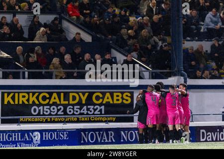 Kirkcaldy, Schottland. 22. Dezember 2023. Ayr feiert ihr viertes Tor Raith Rovers gegen Ayr United - Cinch Championship Credit: Raymond Davies / Alamy Live News Stockfoto