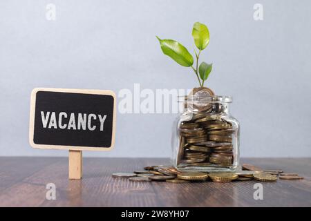 Stellenausschreibung Wort auf Holz Block geschrieben. Stellenausschreibung text auf Holz- Tabelle für Ihr Design, Konzept. Stockfoto