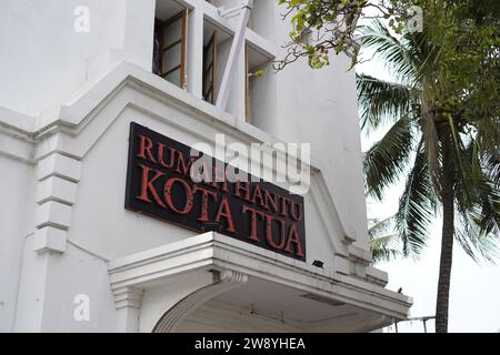 Vorderansicht der Spukhaus-Tour in der Altstadt von Jakarta Stockfoto