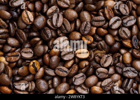 Hintergrund geröstete Kaffeebohnen. Nahaufnahme. Draufsicht Stockfoto