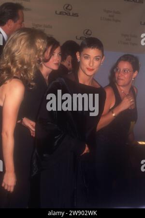 Beverly Hills, Kalifornien, USA 9. September 1996 die Schauspielerin Demi Moore nimmt am 9. September 1996 in Beverly Hills, Kalifornien, an der ersten jährlichen Tribute to Style Celebration Teil, um den dauerhaften Wohltätigkeitsorganisationen der Unterhaltungsbranche zu helfen. Foto: Barry King/Alamy Stock Photo Stockfoto