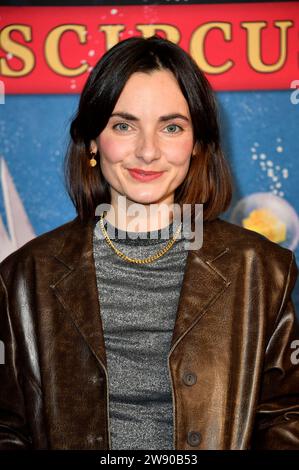 Paula Schramm bei der Premiere des 19. Original Roncalli Weihnachtscircus im Tempodrom. Berlin, 22.12.2023 *** Paula Schramm bei der Uraufführung des 19 Roncalli Weihnachtszirkus im Tempodrom Berlin, 22 12 2023 Foto:Xn.xKubelkax/xFuturexImagex roncalli 3292 Stockfoto