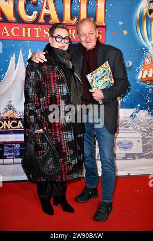 19. Roncalli Weihnachtscircus Leonard Lansink mit Ehefrau Maren
