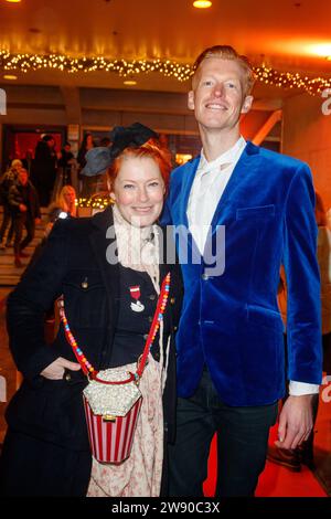 19. Roncalli Weihnachtscircus Enie van de Meiklokjes mit Ehemann Tobias Staerbo beim 19. Roncalli Weihnachtscircus im Tempodrom am 22.12.2023 in Berlin. *** 19 Roncalli Weihnachtscircus Enie van de Meiklokjes mit Ehemann Tobias Staerbo beim 19 Roncalli Weihnachtscircus im Tempodrom am 22 12 2023 in Berlin Copyright: XEventpressxKochanx Stockfoto