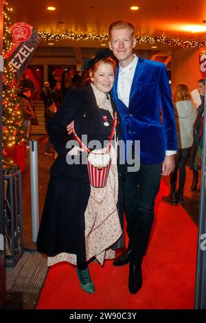 19. Roncalli Weihnachtscircus Enie van de Meiklokjes mit Ehemann Tobias Staerbo beim 19. Roncalli Weihnachtscircus im Tempodrom am 22.12.2023 in Berlin. *** 19 Roncalli Weihnachtscircus Enie van de Meiklokjes mit Ehemann Tobias Staerbo beim 19 Roncalli Weihnachtscircus im Tempodrom am 22 12 2023 in Berlin Copyright: XEventpressxKochanx Stockfoto