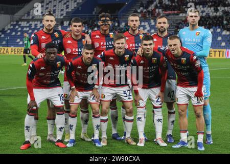 Team (Genua) während des italienischen Spiels der Serie A zwischen Sassuolo 1-2 Genua im Mapei Stadium am 22. Dezember 2023 in Reggio Emilia, Italien. Quelle: Maurizio Borsari/AFLO/Alamy Live News Stockfoto