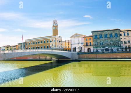 Mittlere Brücke über den Fluss Arno in Pisa, Italien Stockfoto