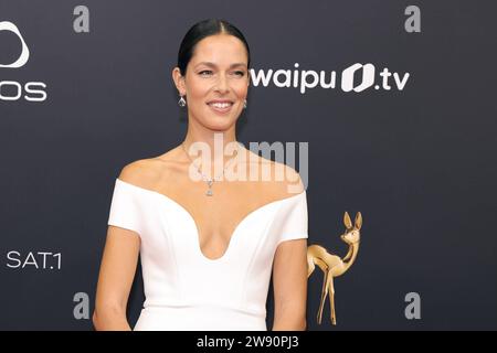 BAMBI-Verleihung 2023 in München Ana Ivanovic auf dem roten Teppich. Verleihung des Bambi 2023 am 16.11.2023 in den Bavaria Filmstudios München. Bayern, Deutschland. *** BAMBI Awards 2023 in München Ana Ivanovic auf dem roten Teppich Bambi Awards 2023 am 16 11 2023 in den Bavaria Filmstudios München Bayern Stockfoto