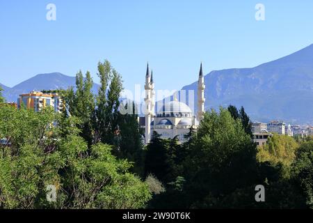 9. September 2023 – Tirana in Albanien: Die Namazgah-Moschee, auch bekannt als die große Moschee von Tirana, wird derzeit in Tirana gebaut Stockfoto