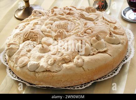 Esstisch zum serbischen Tag der Herrlichkeit Stockfoto