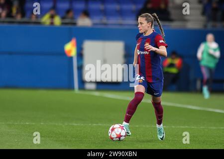 Barcelona, Spanien. Dezember 2023. Ona Batlle (22) vom FC Barcelona beim Spiel der UEFA Women’s Champions League zwischen dem FC Barcelona und dem FC Rosengaard bei Estadi Johan Cruyff in Barcelona. (Foto: Gonzales Photo - Ainhoa Rodriguez). Stockfoto