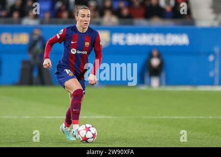 Barcelona, Spanien. Dezember 2023. Lucy Bronze (15) vom FC Barcelona beim Spiel der UEFA Women’s Champions League zwischen dem FC Barcelona und dem FC Rosengaard bei Estadi Johan Cruyff in Barcelona. (Foto: Gonzales Photo - Ainhoa Rodriguez). Stockfoto