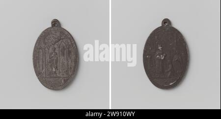 Gründung der Kongregation der Allheiligen Jungfrau Maria in Rotterdam, Karel Wiener, 1858 Lodenmedaille zum Tragen. Vorderseite: Bild von Maria mit gefalteten Händen, stehend in Kapelle mit Säulen, auf Sockel mit Inschrift; darüber: Schwimmender Engel mit Wimpel in den Händen von Kischrift. Umgekehrt: Vom allsehenden Auge in einem strahlenden Dreieck, einschließlich Taube, verdrängt, kniet die verschleierte Frau für Bischof, der das Kind in den Händen hält; Ein Altarjunge in umgekehrter Umkehr auf beiden Seiten. Die Haager Blei (Metall) Schlagwerk (Metallverarbeitung) Rotterdam Stockfoto