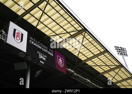 Allgemeiner Blick vom Inneren des Stadions vor dem Spiel der Premier League im Craven Cottage, London. Bilddatum: Samstag, 23. Dezember 2023. Stockfoto