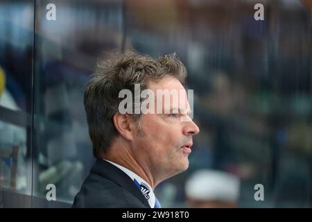 Villingen Schwenningen, Deutschland. Dezember 2023. Co-Trainer Tim Kehler (Schwenningen Wildwings) beim Spiel der DEL 23-24, 30. Sptg.: Schwenninger Wild Wings vs Fishtown Pinguins Bremerhaven Credit: dpa/Alamy Live News Stockfoto