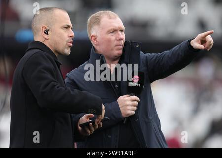 London, Großbritannien. Dezember 2023. Der ehemalige Spieler Paul Scholes und Joe Cole, der am 23. Dezember 2023 im London Stadium im Queen Elizabeth Olympic Park in London, England spielte. Foto von Joshua Smith. Nur redaktionelle Verwendung, Lizenz für kommerzielle Nutzung erforderlich. Keine Verwendung bei Wetten, Spielen oder Publikationen eines einzelnen Clubs/einer Liga/eines Spielers. Quelle: UK Sports Pics Ltd/Alamy Live News Stockfoto