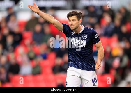 Stoke auf Trent, Großbritannien. Dezember 2023. Ryan Leonard #18 von Millwall in Aktion während des Sky Bet Championship Matches Stoke City gegen Millwall im Bet365 Stadium, Stoke-on-Trent, Großbritannien, 23. Dezember 2023 (Foto: Conor Molloy/News Images) in Stoke-on-Trent, Großbritannien am 23. Dezember 2023. (Foto: Conor Molloy/News Images/SIPA USA) Credit: SIPA USA/Alamy Live News Stockfoto