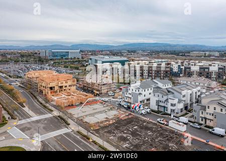 Luftaufnahmen über einer Baustelle von Wohngebäuden Stockfoto