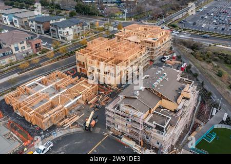 Luftaufnahmen über einer Baustelle von Wohngebäuden Stockfoto