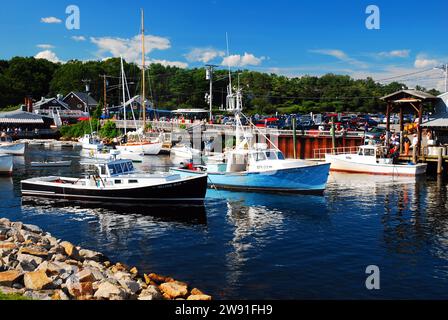 Boote liegen in Perkins Cove in Ogunquit, Maine Stockfoto