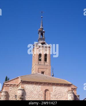 ABSIDE Y TORRE CAMPANARIO. LAGE: IGLESIA DE LA NATIVIDAD. SAN MARTIN DE LA VEGA. MADRID. SPANIEN. Stockfoto