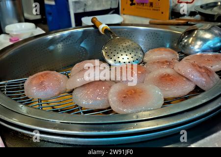 BA wan Reismehlknödel, Huaxi Night Market, Taipeh, Taiwan Stockfoto