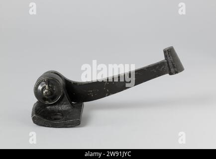 Glock (Percussion), anonym, 1830 - 1834 Percussion Lock Percussieslot bestehend aus einem einfachen Hammer auf einer Achse auf einer Schlossplatte, schwarz lackiert. Es ist unklar, wie die Sicherungsplatte an den Pistolen befestigt ist. Der Abzug sollte gedreht werden, um die Achse des Hammers zu drehen. Russland Eisen (Metall). Lack (Beschichtung) Stockfoto