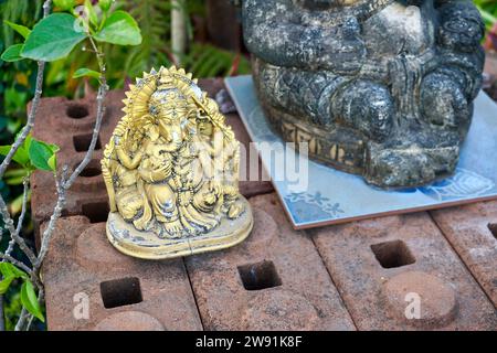 Einer von Shivas Söhnen ist die Ganesha-Statue, ein Elefantengott, dessen Gesicht. Stockfoto