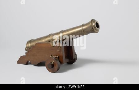 Modell einer 24-Pounder-Kanone auf einem Wagen, anonym, anonym, 1800 Demonstrationsmodell Modell einer 24-Pfund-Kanone auf der Küste, unvollständig. Der 57,5 cm lange Lauf hat ein Kaliber von 33 mm. Die Inschriften sind auf dem Fass eingraviert, zusammen mit gekreuzten Ankern und Palmenzweigen. Das Rollenpferd besteht aus zwei Parellellenwangen mit vier Treppen und einer ellipsenförmigen Fruchtart am Boden, die durch die Wade und die Sohlenplatte miteinander verbunden sind. Der Vorderachskörper ist mit Halterungen an den Wangen befestigt, die entfernt werden können. Am Heck hat das Modell weder einen Eschenbügel noch Räder: Die Wangen Stockfoto