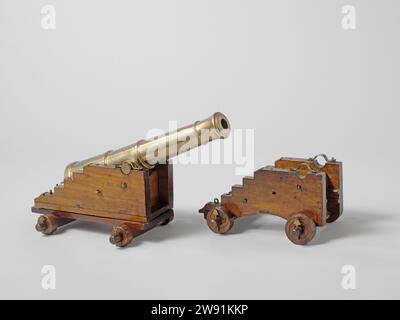 Modell einer 8-Pounder-Kanone und zwei Wagen, anonym, 1800 Demonstrationsmodell Modell einer 8-Pfund-Kanone auf einem Rollenpferd, unvollständig. Der 35 cm lange Lauf hat ein Kaliber von 17 mm, einen Bürstenring, die Traube ist von hinten flach. Die Inschriften sind auf dem Fass eingraviert, zusammen mit zwei gekreuzten Ankern und Palmenzweigen. Die Wangen des Rollpferdes mit vier Stufen und einem ellipsenförmigen Erntegut am Boden liegen weiter hinten auseinander und sind durch die Wade, die Aschenkörper und eine Querstange dazwischen sowie durch zwei Bolzen, die gerade durch die Wangen führen, verbunden. Das Bruststück, die St Stockfoto