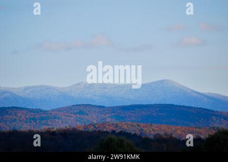 Snowliage Vermont Green Mountains im späten Herbst Stockfoto