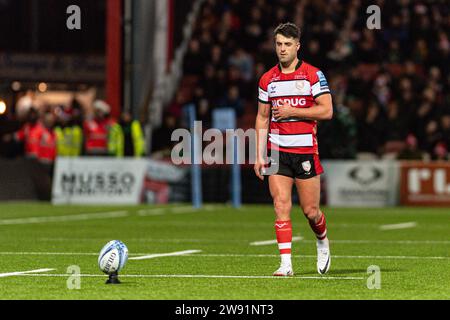 Kingsholm Stadium, Gloucester, Gloucestershire, Großbritannien. Dezember 2023. Gallagher Premiership Rugby, Gloucester gegen Northampton Saints; Adam Hastings aus Gloucester hat einen Elfmeterschieß, um das Spiel für Gloucester in der Nachspielzeit zu gewinnen, verpasst aber Credit: Action Plus Sports/Alamy Live News Stockfoto