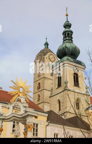 Johannes-Nepomuk-Denkmal, Pfarrkirche Hl. Nikolaus, Frauenbergkirche, Stein, Krems an der Donau, Niederösterreich, Österreich *** Johannes Nepomuk-Denkmal, Pfarrkirche St. Nikolaus, Frauenbergkirche, Stein, Krems an der Donau, Niederösterreich, Österreich Stockfoto