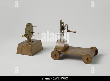 Tackle-Board and Sledge for Rope Making, Anonym, 1800 - 1860 Werkzeuge Eine Seilwerkstatt bestehend aus einer Drehrinne zum Schlagen und Spannen der Litzen und einem Schlitten zum Schlagen des Seils. Die Drehrinne befindet sich auf einem schweren Brett und hat eine Nadel für vier Litzen; Ein großes Getriebe, das drei kleine Zahnräder in den Ecken antreibt, wird mit einer Kurbel betrieben. Die Haken, an denen die Litzen befestigt sind, sind an den Achsen der Zahnräder montiert, und die Handarbeit sorgt somit dafür, dass die äußeren drei schneller laufen als die mittleren, die sich ebenfalls in die andere Richtung drehen. Der Schlitten hat vier Räder, den Mechanismus Stockfoto